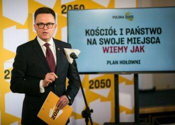 Voting poll: Ruling PiS still leads