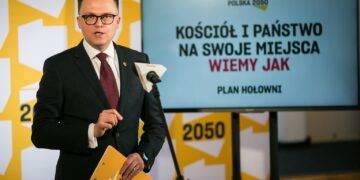 Voting poll: Ruling PiS still leads