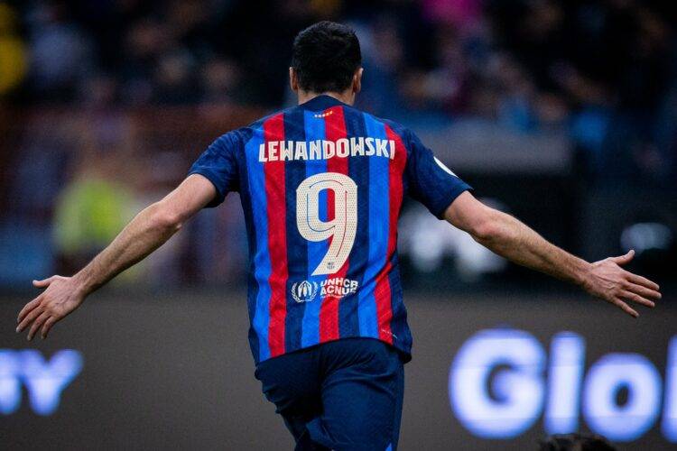 Lewandowski wins his first trophy with Barcelona