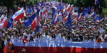 Half a million Poles march through Warsaw in anti-government rally