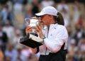 Iga Świątek beats Karolina Muchova to win her third French Open singles title