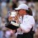Iga Świątek beats Karolina Muchova to win her third French Open singles title