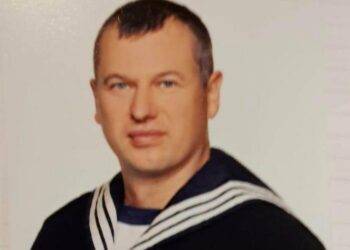 Manhunt for military father who killed his 6-year-old son