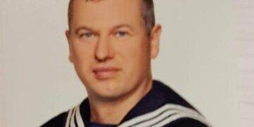 Manhunt for military father who killed his 6-year-old son