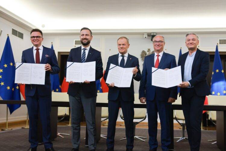 Coalition Agreement Signed by Polish Opposition Parties – New Government in the Making