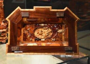 The 17th Century Gdańsk Casket Shines in Malbork: A Beacon of Amber Artistry