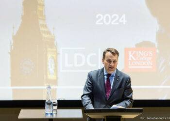 Sikorski: Stopping Russia’s Victory in Ukraine is a Low-Cost Endeavor