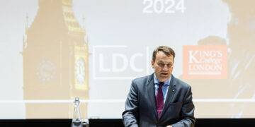 Sikorski: Stopping Russia’s Victory in Ukraine is a Low-Cost Endeavor