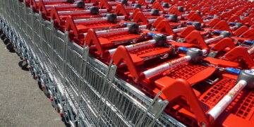 Employees of Supermarket in Poland Seize Goods to Cover Unpaid Wages
