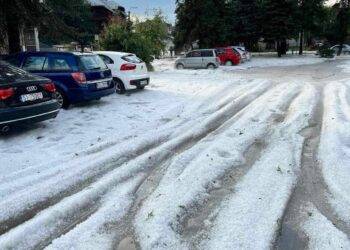 Heavy Hailstorm Hits Wolbrom, Creating a Winter-like Scene
