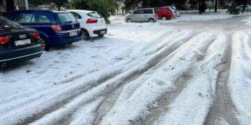 Heavy Hailstorm Hits Wolbrom, Creating a Winter-like Scene