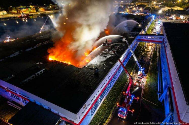 Massive Fire Engulfs Warehouse in Gdańsk Port