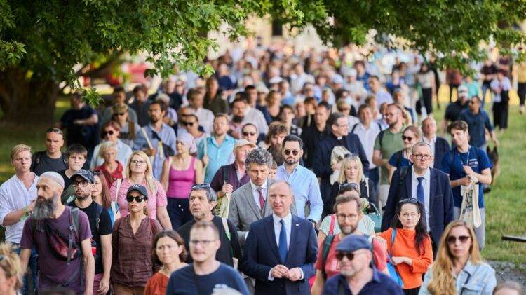 Warsaw March of Remembrance Honors Victims of Deportation