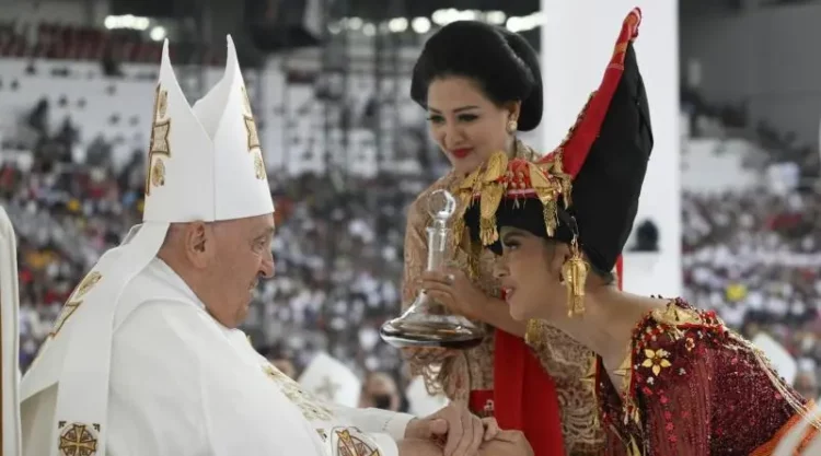 Pope Francis Quotes Polish Nobel Laureate in Indonesia