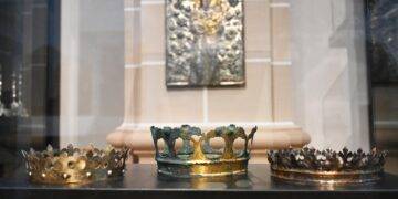 Burial Insignia of Polish and Lithuanian Monarchs Discovered in Hidden Cathedral Compartment