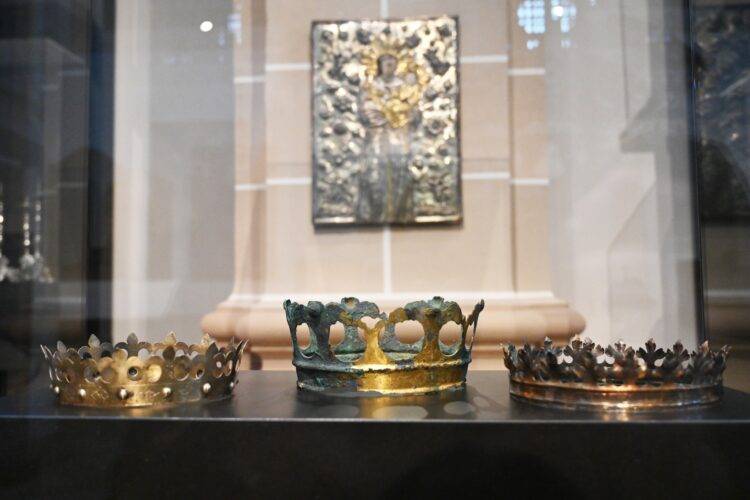 Burial Insignia of Polish and Lithuanian Monarchs Discovered in Hidden Cathedral Compartment