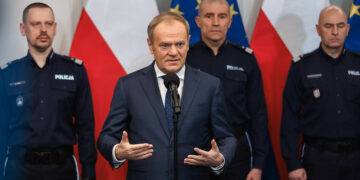 Poland’s Tusk Announces Deportations Amidst Crackdown on Organized Crime Among Foreigners