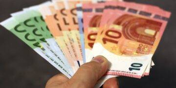 money, banknotes, euro, hand, banknote, currency, paper money, seem, 50 euro, 100 euro, 10 euro, 20 euro, finance, pay, hand over, business, stack, lots, financial world, cash, funds, money, money, euro, euro, euro, euro, euro, pay