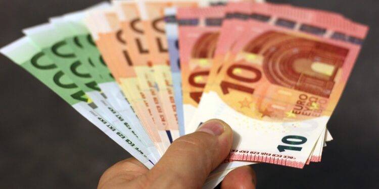 money, banknotes, euro, hand, banknote, currency, paper money, seem, 50 euro, 100 euro, 10 euro, 20 euro, finance, pay, hand over, business, stack, lots, financial world, cash, funds, money, money, euro, euro, euro, euro, euro, pay