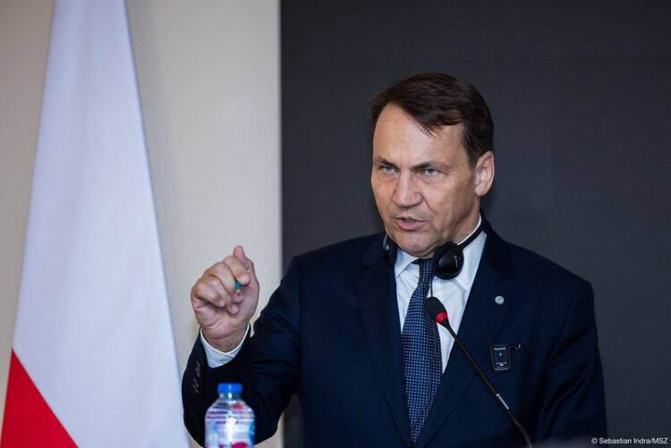 Sikorski to Russia: “You Will Never Rule Here Again” – Polish Foreign Minister Delivers Defiant Parliamentary Address