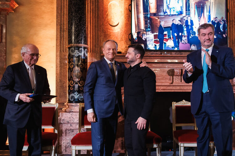 Tusk in Munich: Polish PM Thanks Zelensky and Ukraine for “Paying the Highest Price” in War With Russia