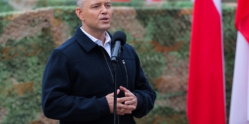 Nawrocki calls for national debate on wider access to guns in Poland