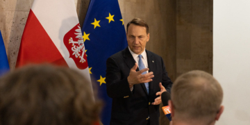 Sikorski says Poland could defeat Russia ‘quite quickly’ if attacked