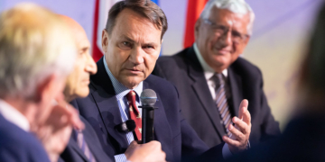 Sikorski: Putin ‘fundamentally misunderstands the psychology of democracies’