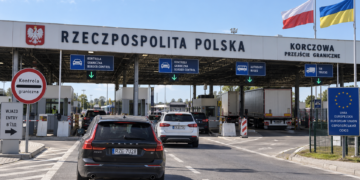 Poland reinforces Ukrainian border crossings after Russian attacks nearby