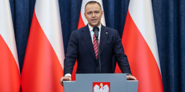 Nawrocki signs fuel windfall tax but sends it to Constitutional Tribunal