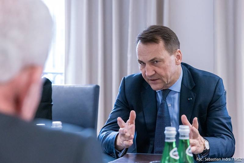 Sikorski urges Trump to pressure Russia, not Ukraine, to end war