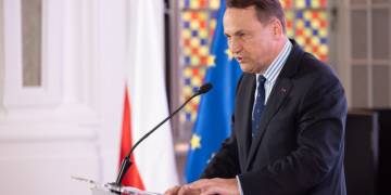 Sikorski compares Poland’s economic rise with China’s and rules out Iran war