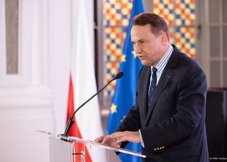 Sikorski compares Poland’s economic rise with China’s and rules out Iran war