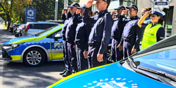 Police across Poland stop to honour officer fatally shot on duty