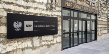 Polish parliament committee backs State Tribunal case against central bank governor