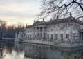 Palace on the Isle at Warsaw's Royal Łazienki Museum, photographed in November 2025 by Hayden Soloviev. Cropped to 16:9.