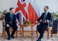 British Defence Secretary Wes Streeting and Polish Defence Minister Władysław Kosiniak-Kamysz in conversation beneath UK and Polish flags. Image source: gov.pl.