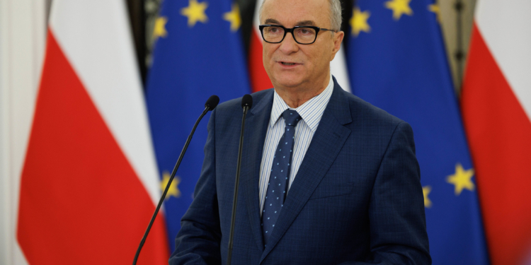 Włodzimierz Czarzasty speaking at a lectern in front of Polish and European Union flags. Archive photo credited to Piotr Molecki / Kancelaria Sejmu.