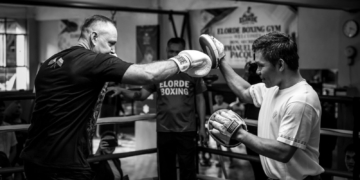 Polish President Karol Nawrocki training on boxing pads with Manny Pacquiao in Manila