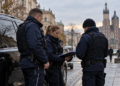 Digitally created illustration of three police officers beside a dark vehicle on a Polish street, unrelated to the reported banking-fraud operation