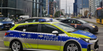 Marked Polish police patrol car on a street in Warsaw. File photograph unrelated to the Tusk threat investigation.