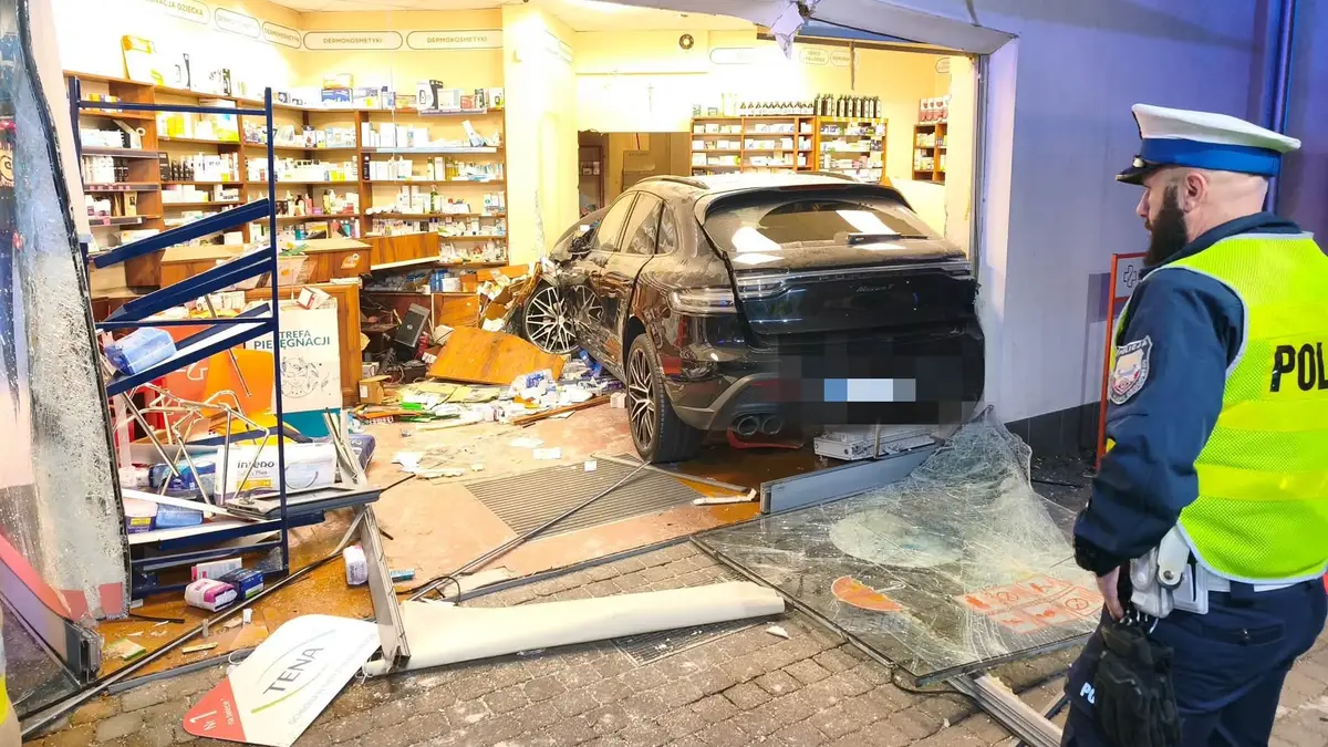 Drunk Porsche driver crashes into open pharmacy in Poland